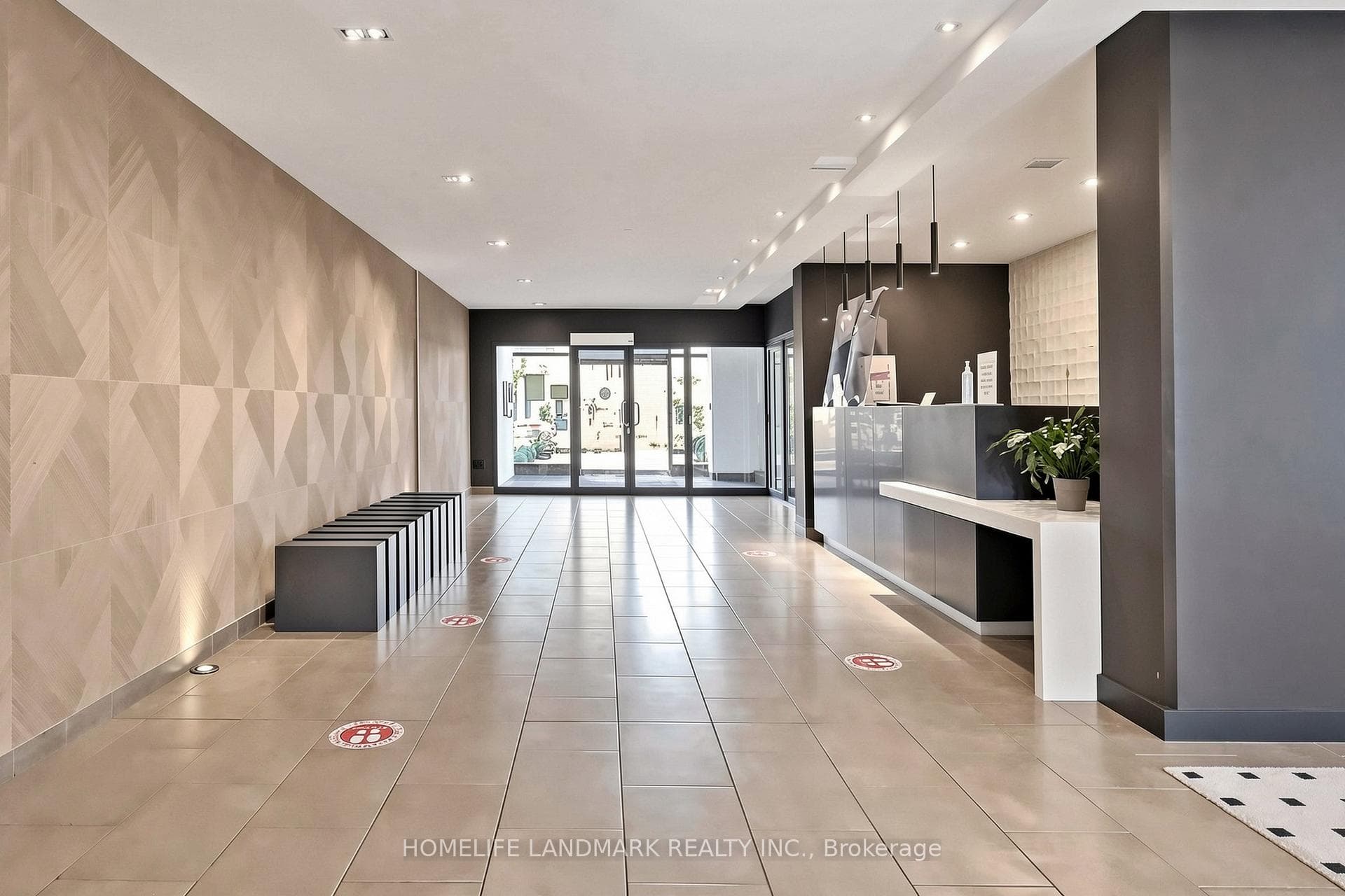 15 Fort York Boulevard Unit 2811 photo 3