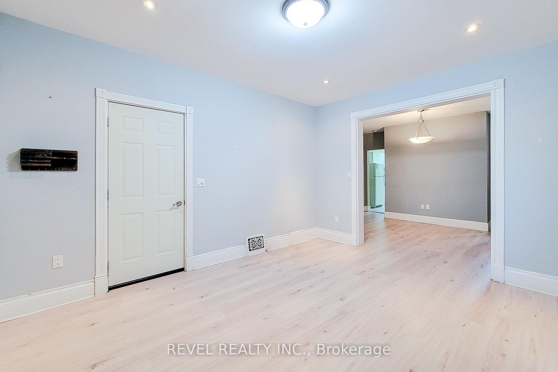 114 Tisdale Street photo 8