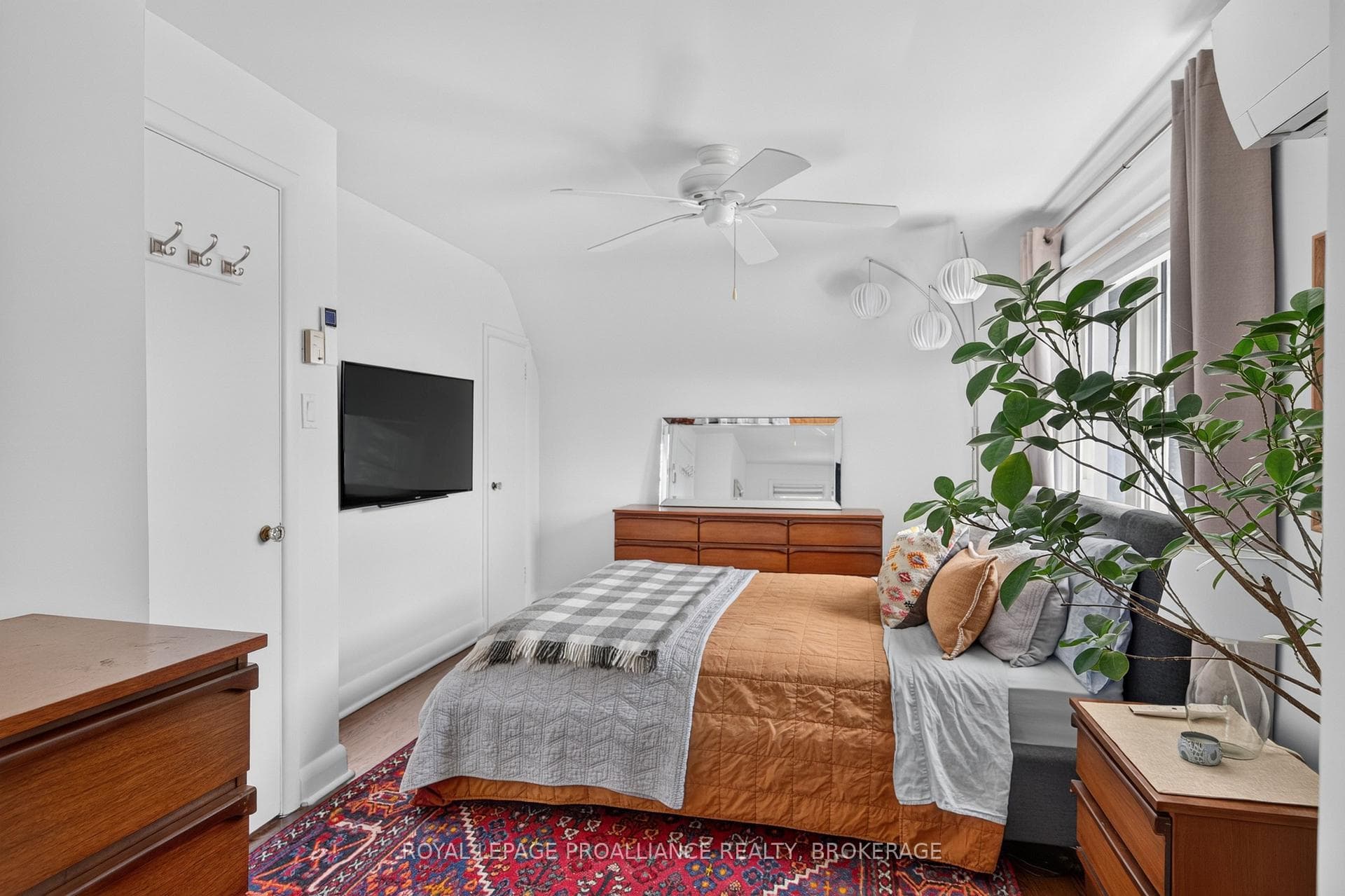 288 Yonge Street photo 15