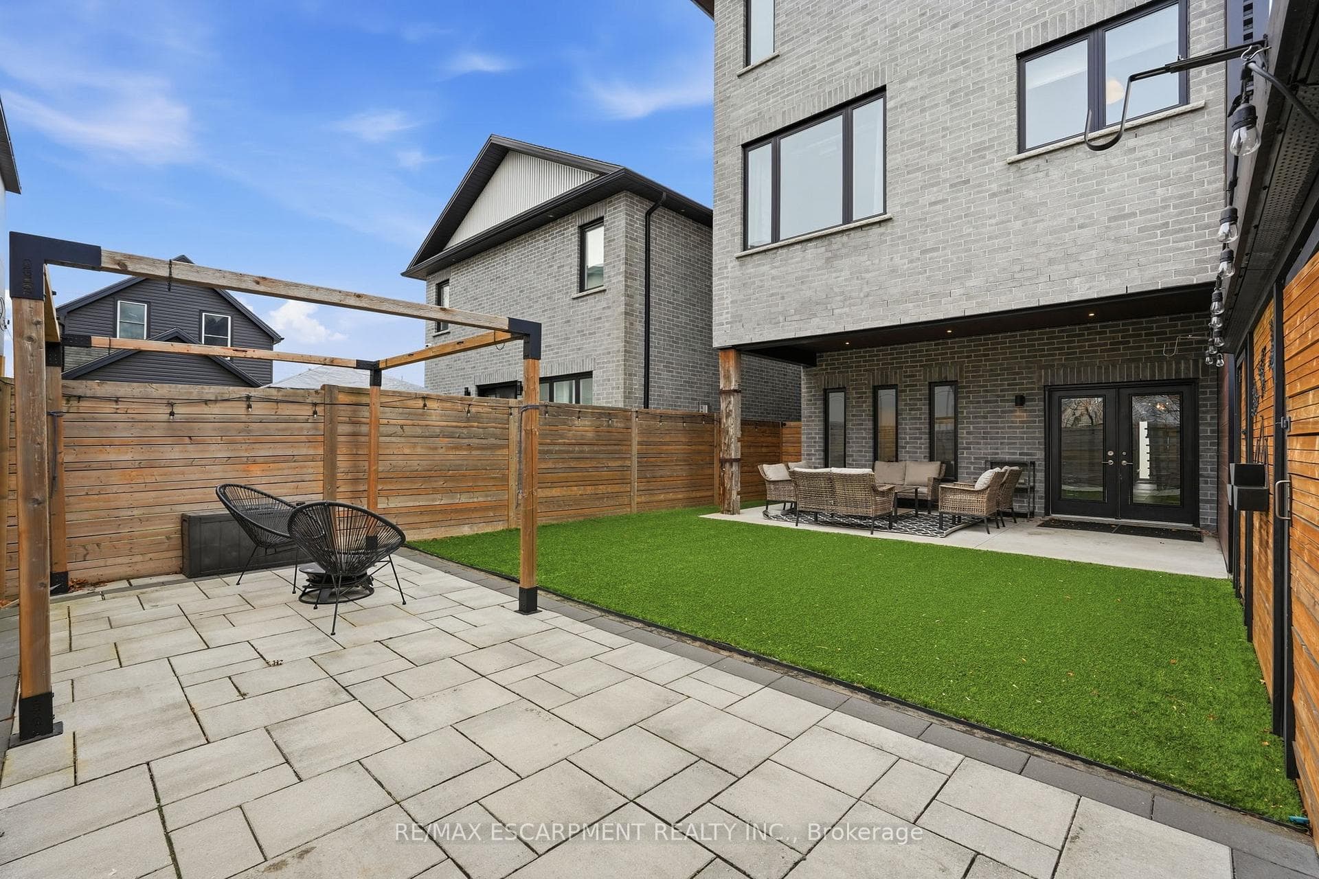 414 JOHN Street photo 46