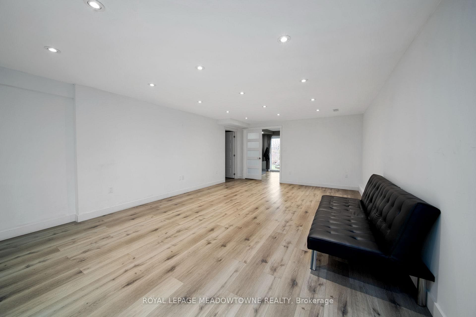 218 Elora Street photo 19