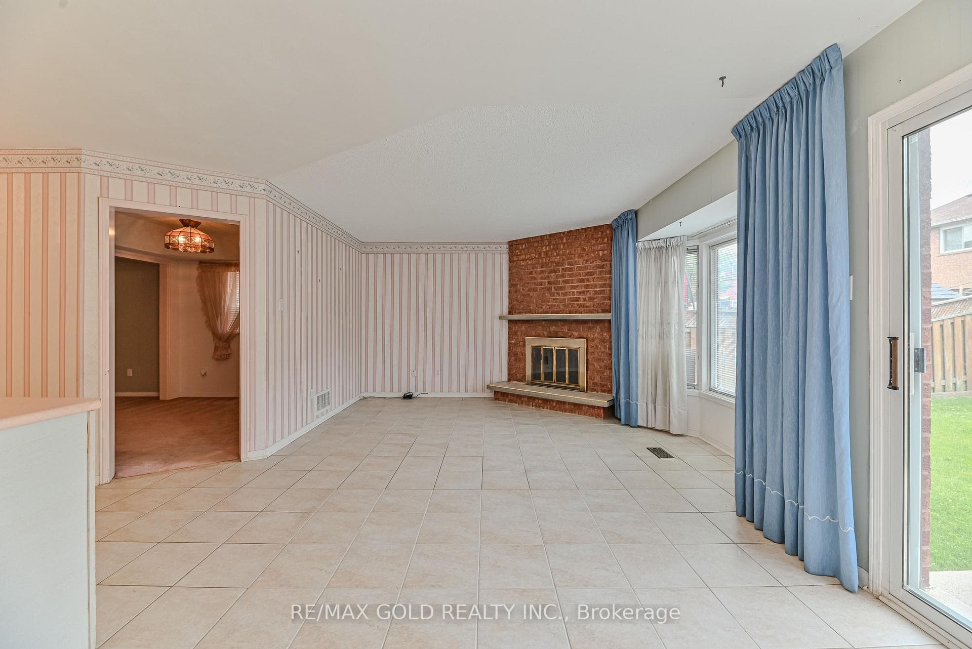 27 Bighorn Crescent photo 18