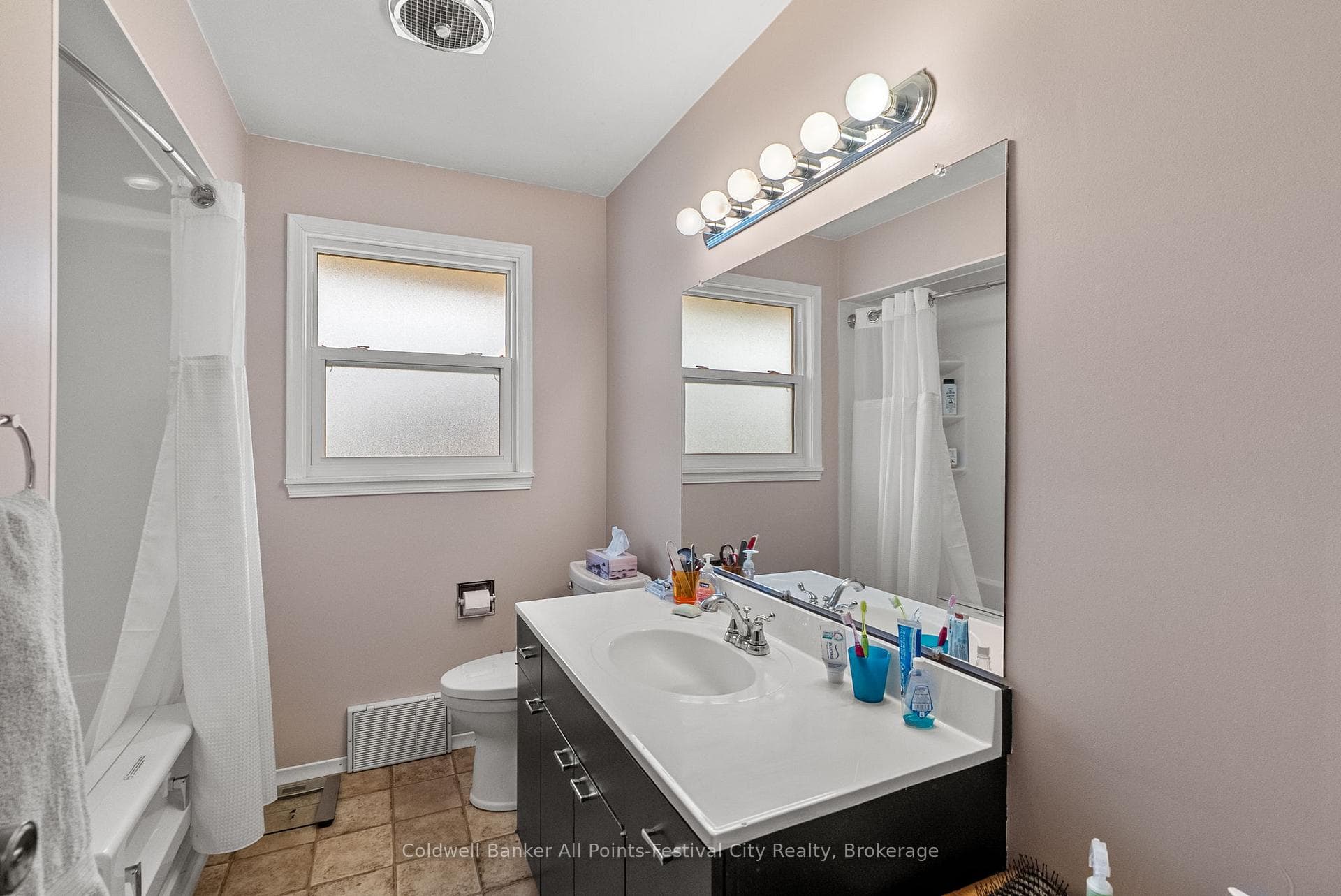318 Eldon Street photo 25