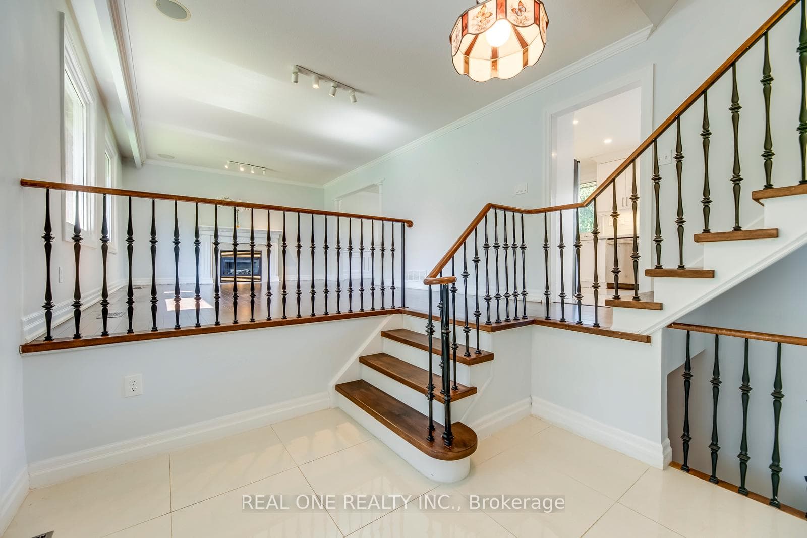 2231 All Saints Crescent photo 5