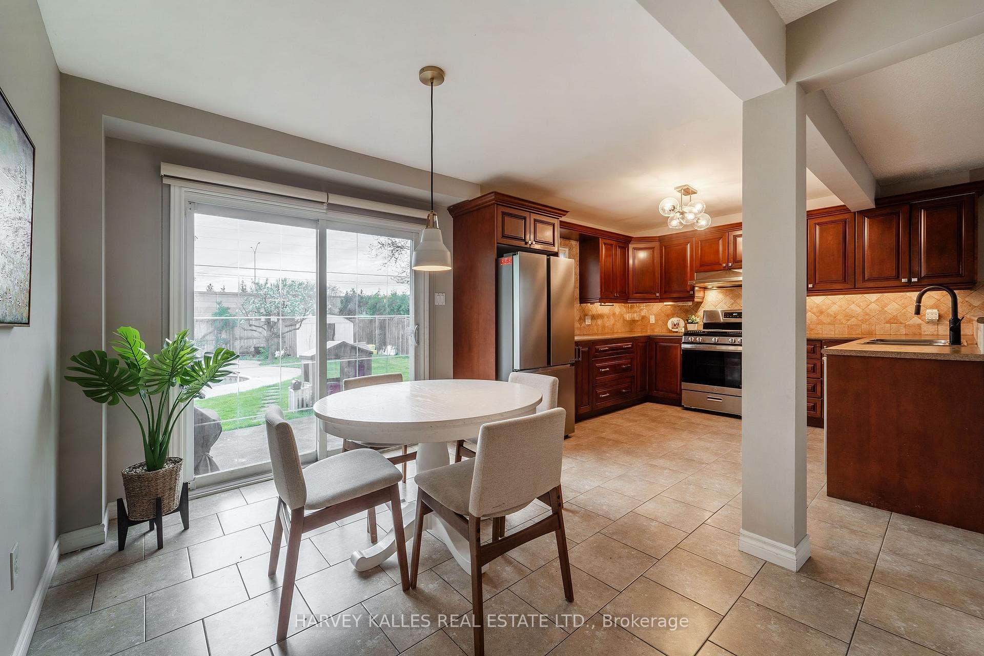 881 Chippenham Drive photo 12