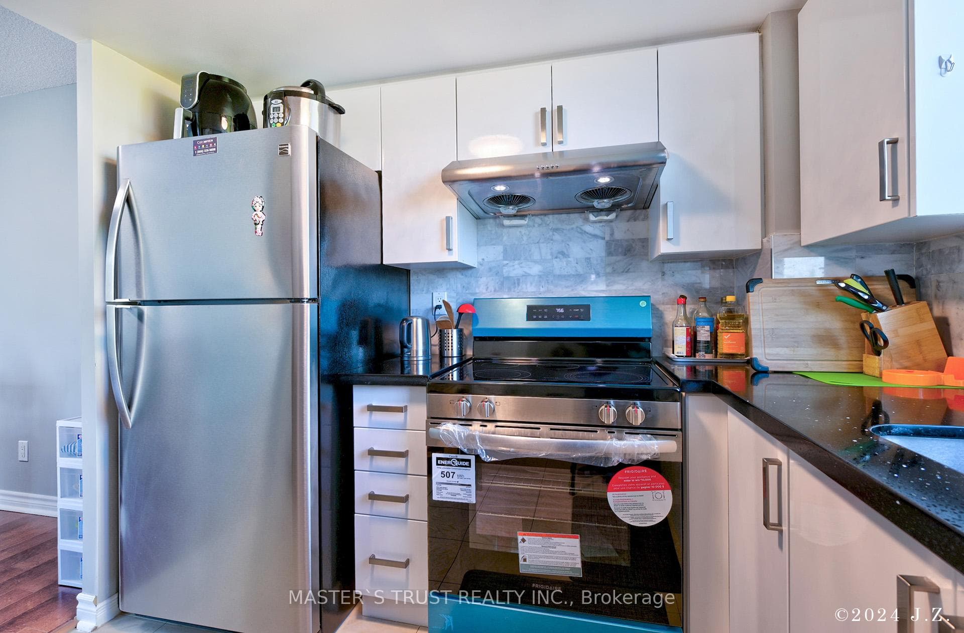 28 Harrison Garden Boulevard Unit 511 photo 9
