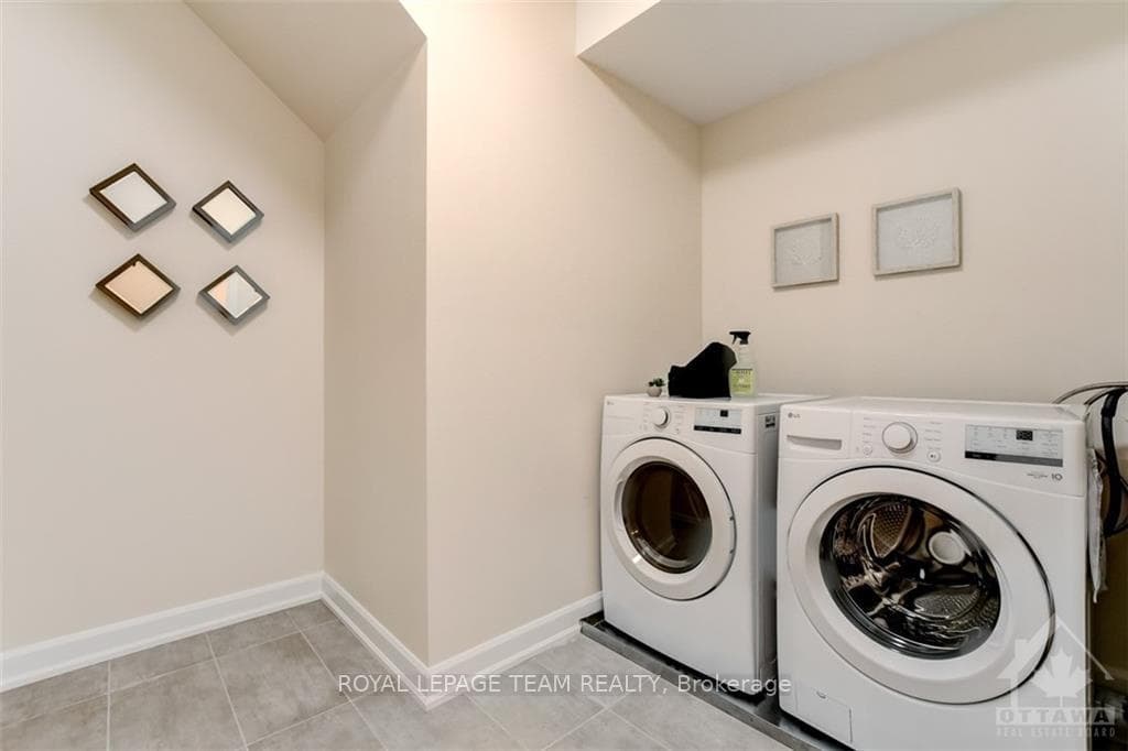 415 TWEEDSMUIR Avenue Unit A photo 14