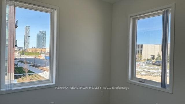 80 Honeycrisp Crescent Unit TH 373 photo 4