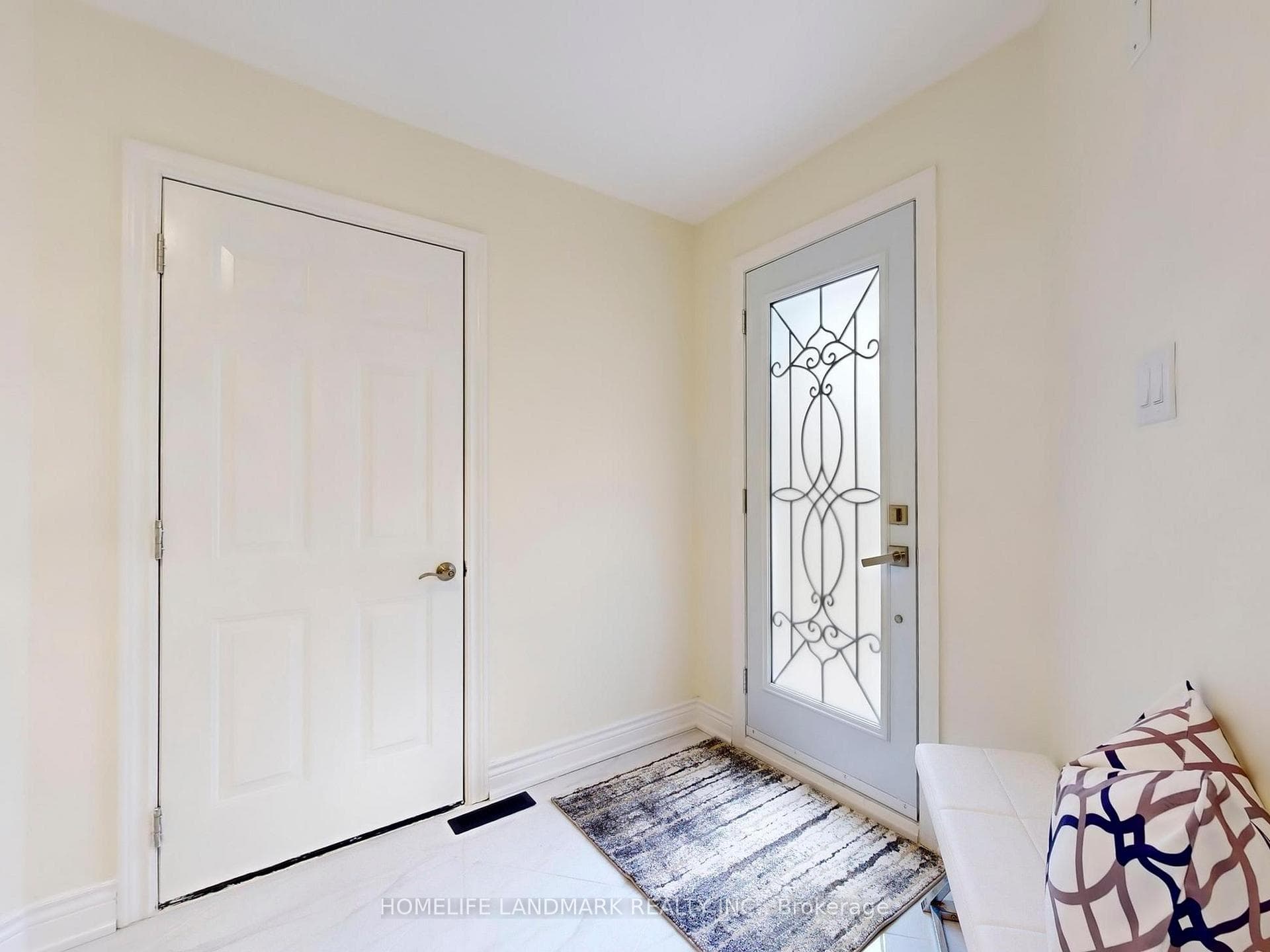 27 Penny Crescent photo 4