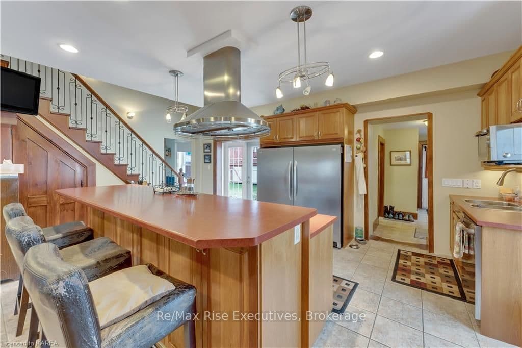 285 THOMAS Street photo 9