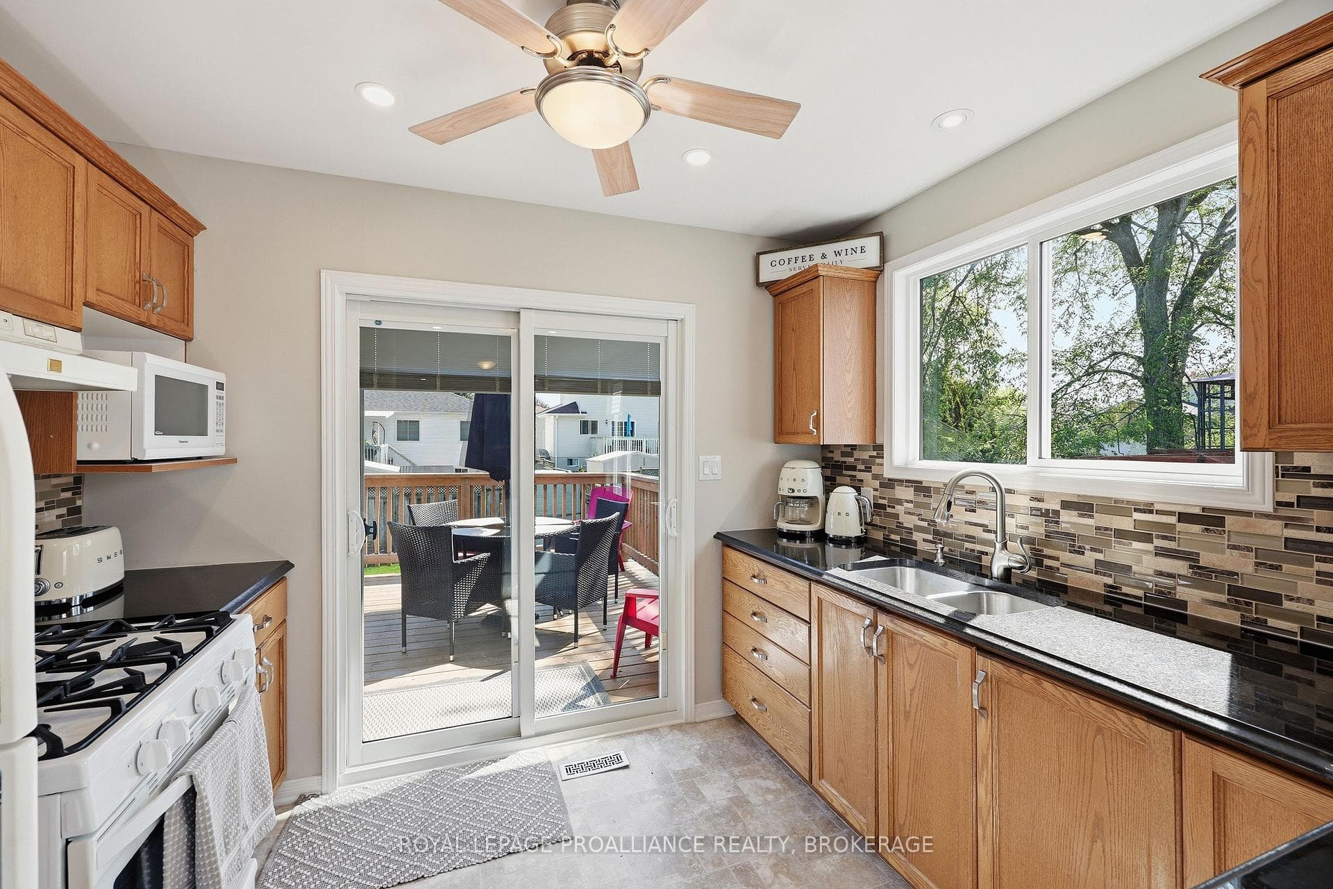 1380 Fisher Crescent photo 5