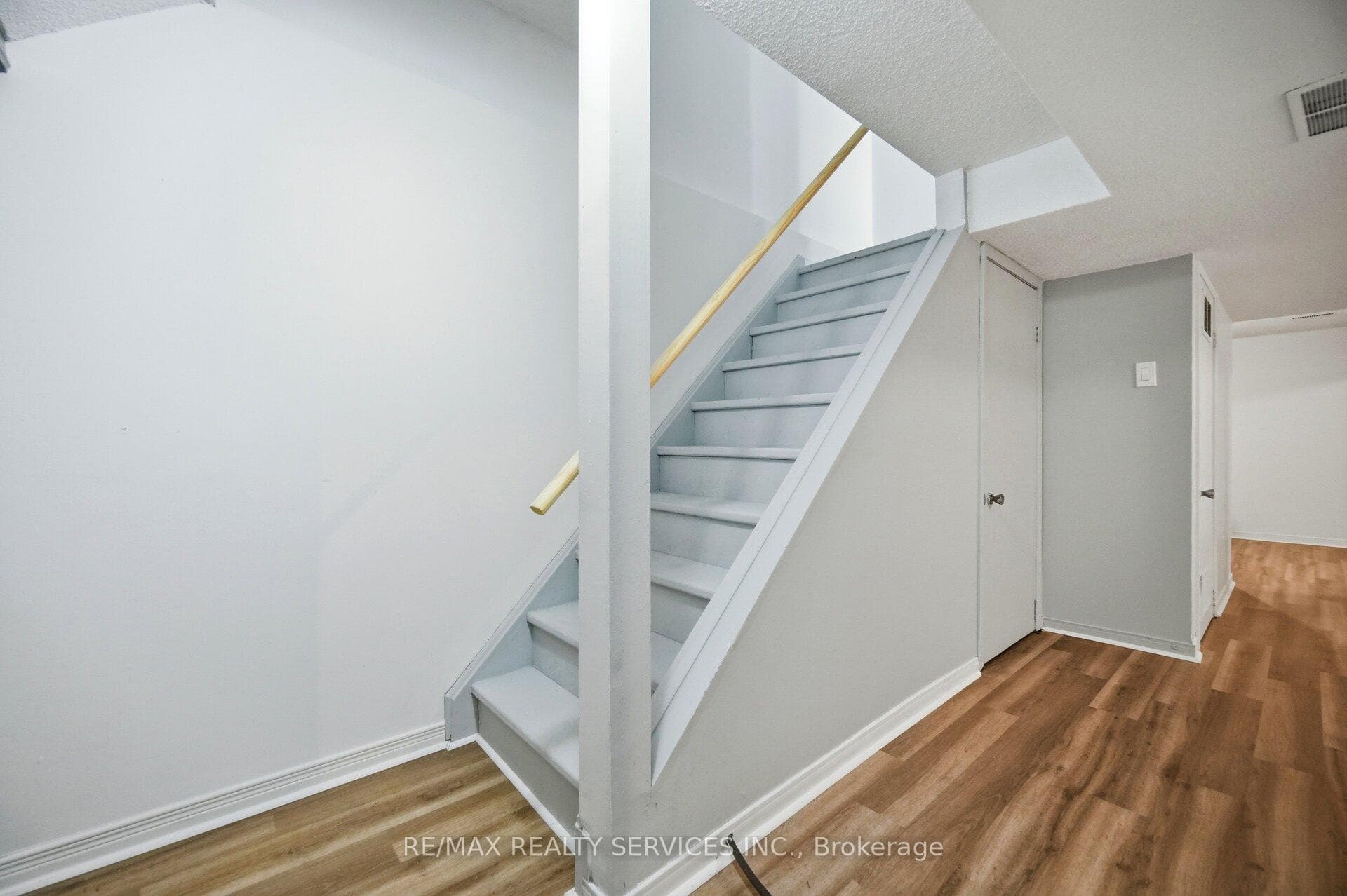 16 Ferri Crescent photo 37