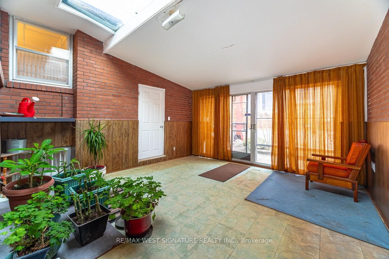 56 Dalegrove Crescent photo 27