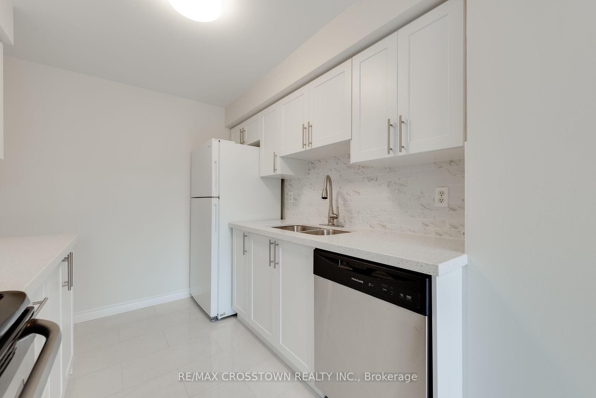 57 Lee Crescent photo 12
