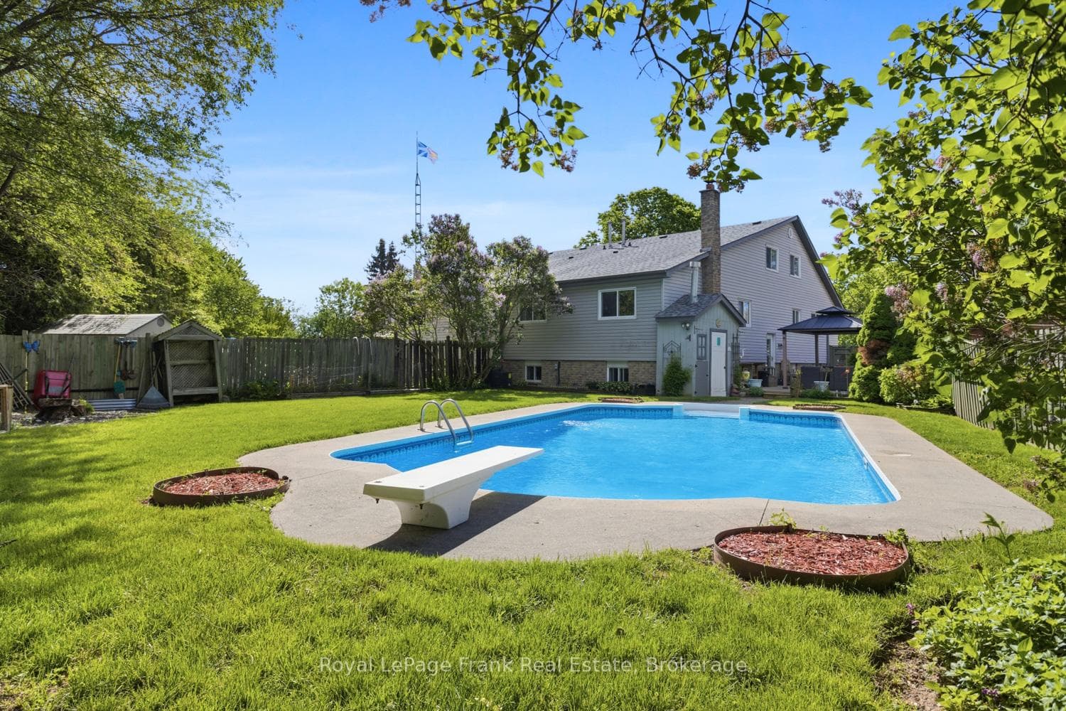 14 Beecroft Court photo 31