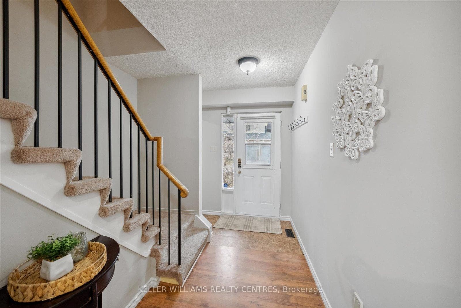 617 Gibney Crescent photo 3
