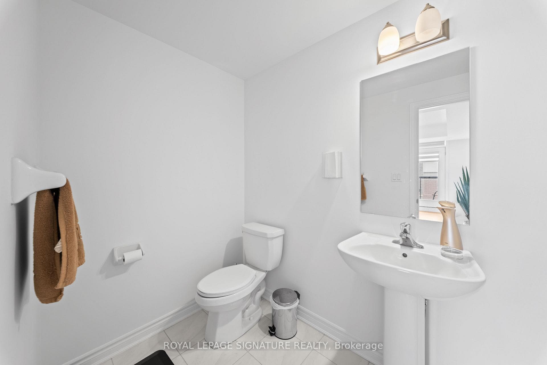 429 Dougall Avenue photo 29