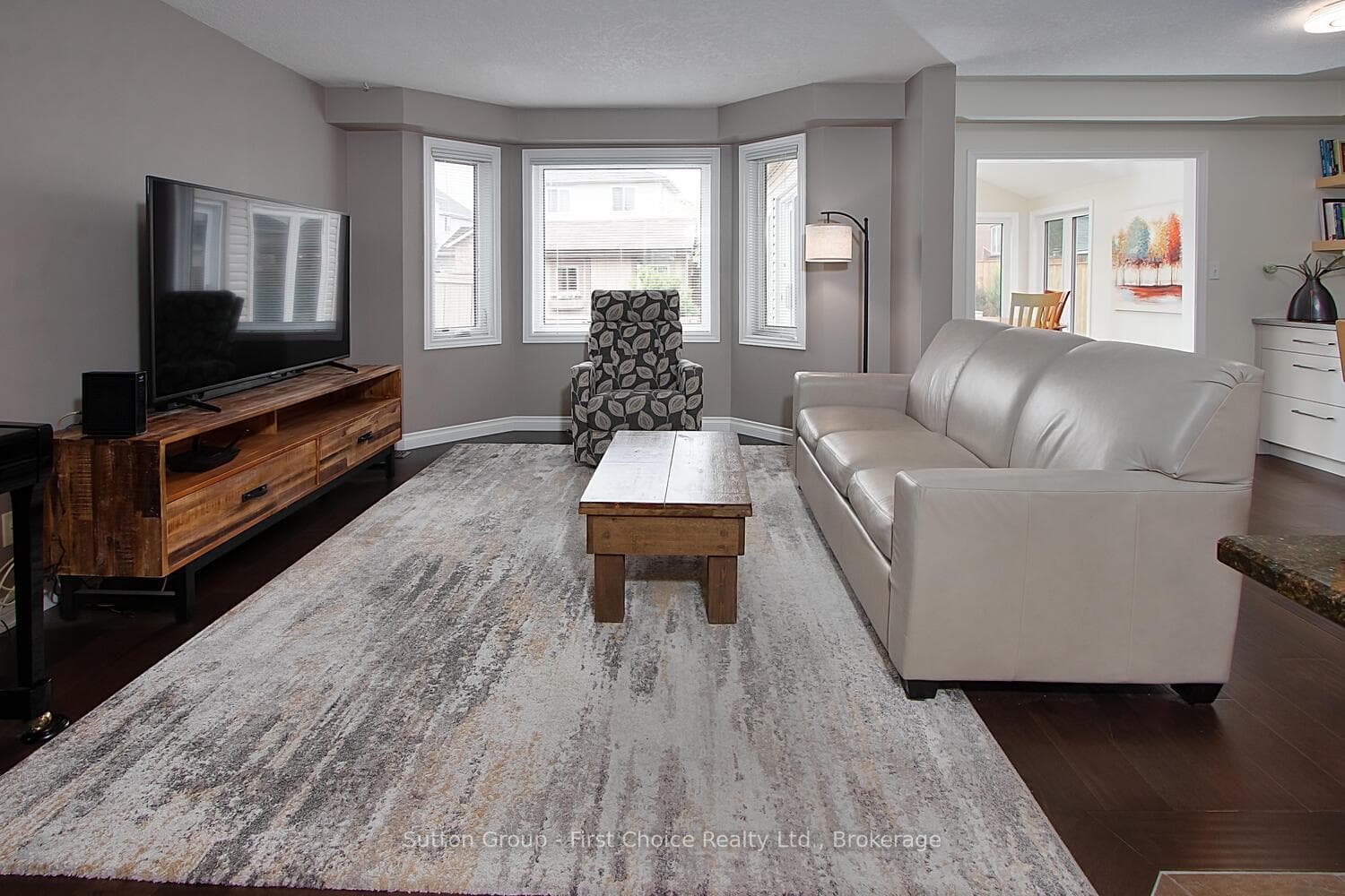 293 Huck Crescent photo 8