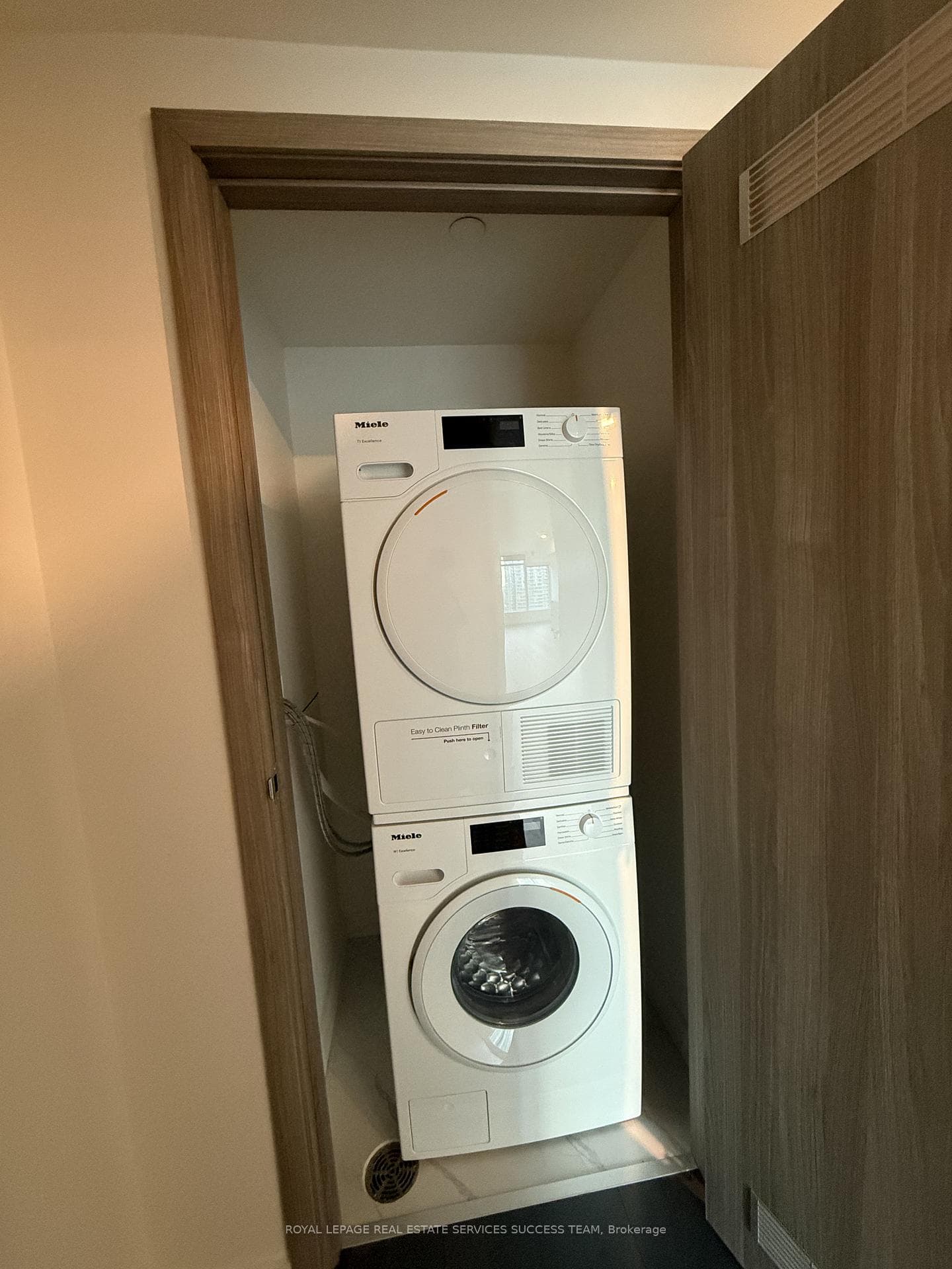 1 Concord CityPlace Way Unit 1902 photo 6
