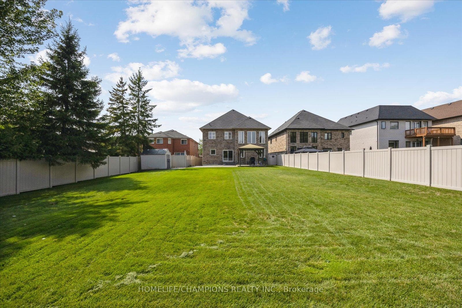 1612 Sandhurst Crescent photo 47