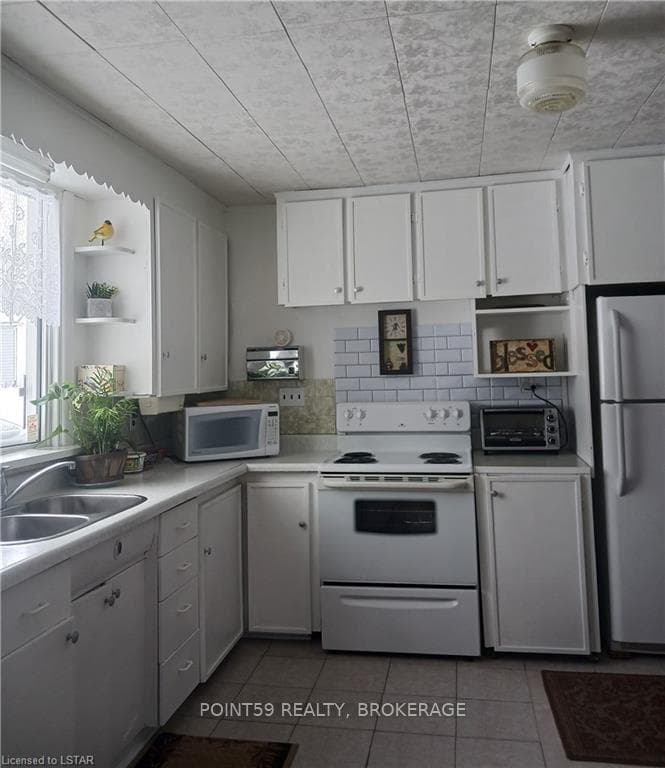 209 JOHN Street photo 3