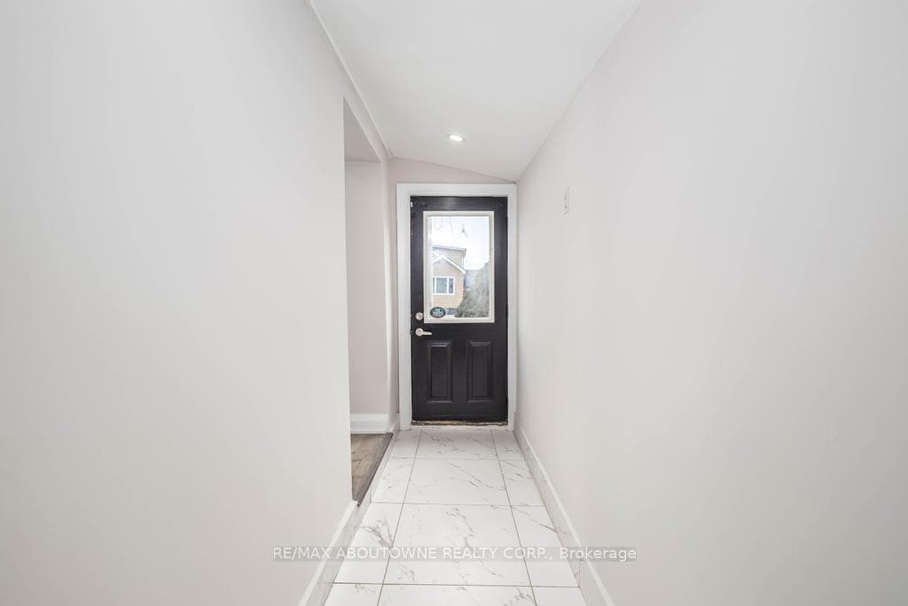 131 WEST Avenue photo 2