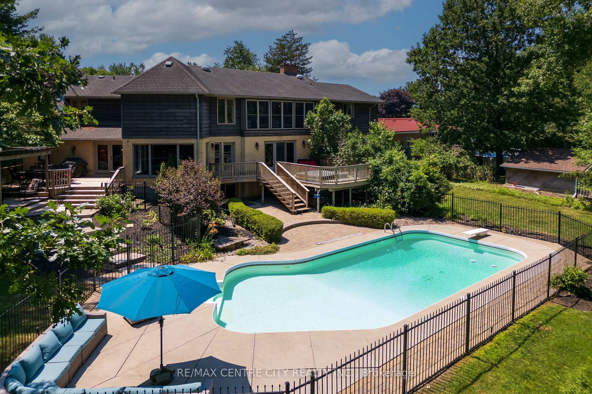 255 MILL POND Crescent photo 8