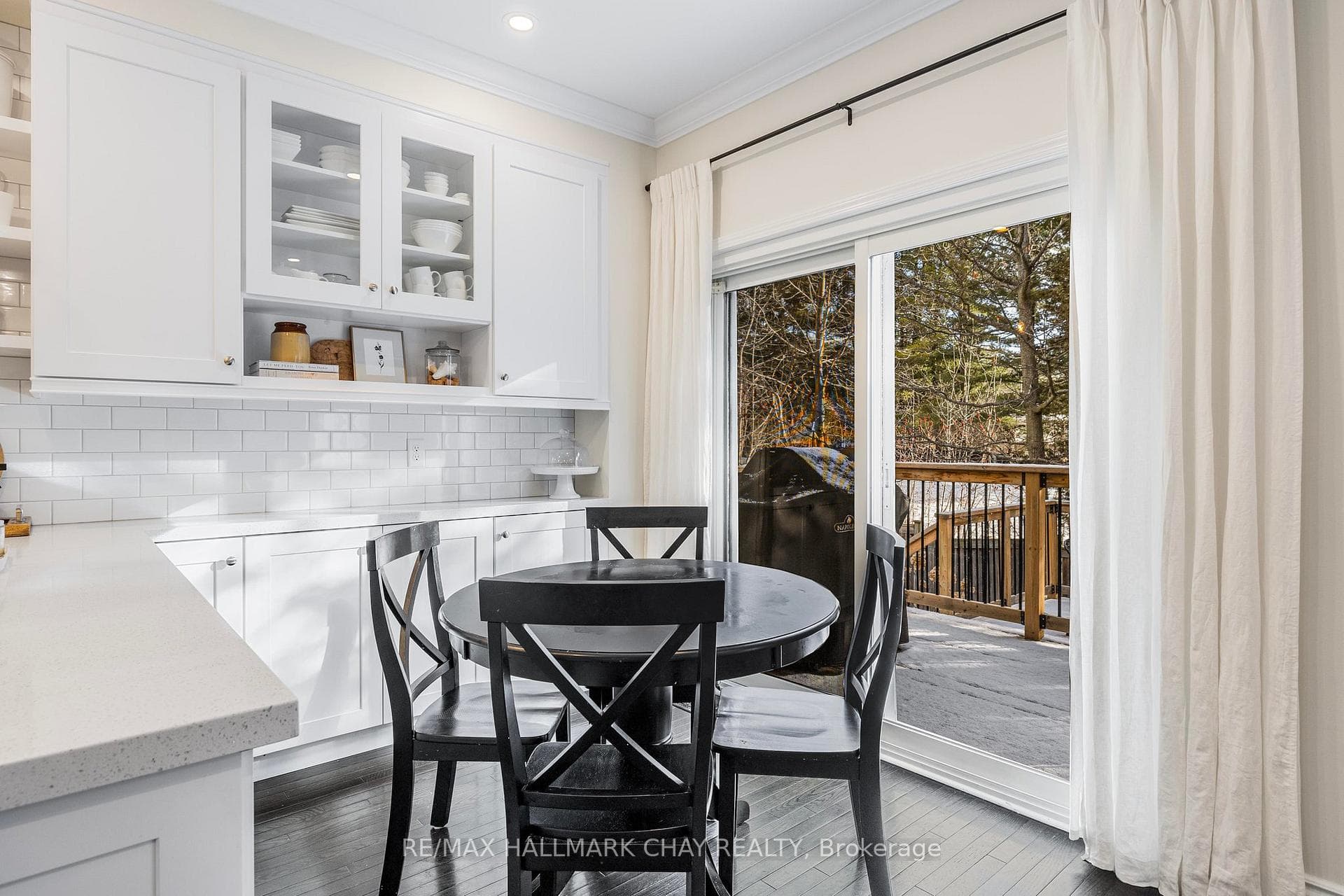 60 Versailles Crescent photo 7
