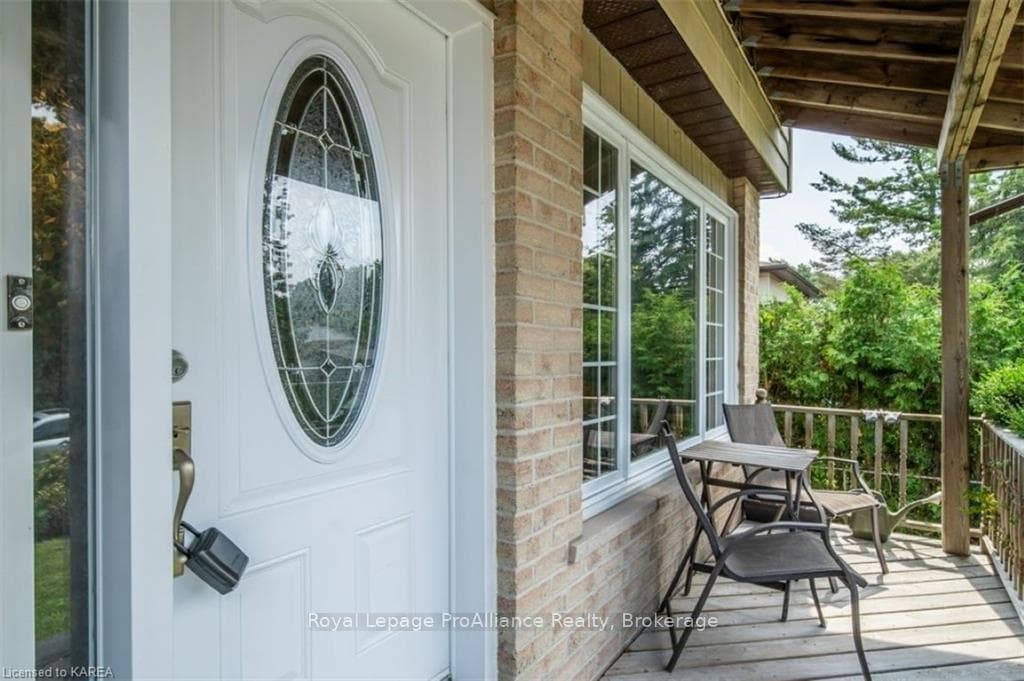 1028 LAWTON Place photo 3