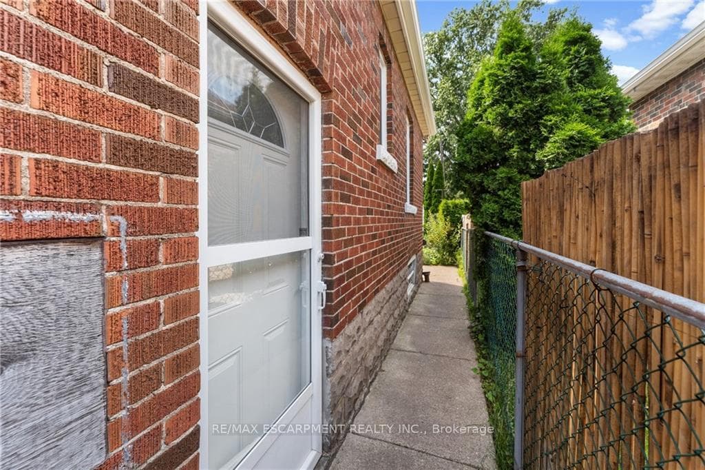 96 Tragina Avenue photo 28