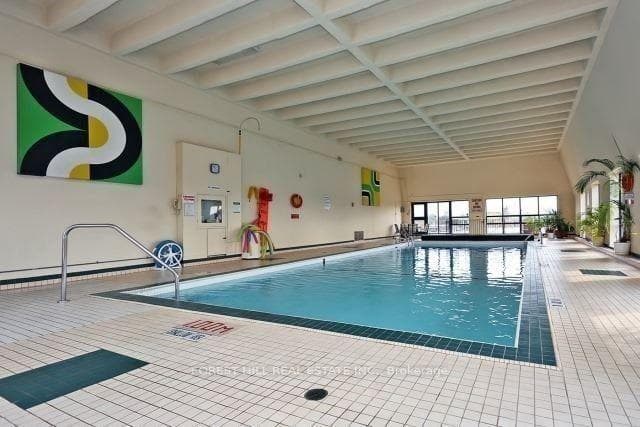 350 Lonsdale Road Unit 502 photo 17
