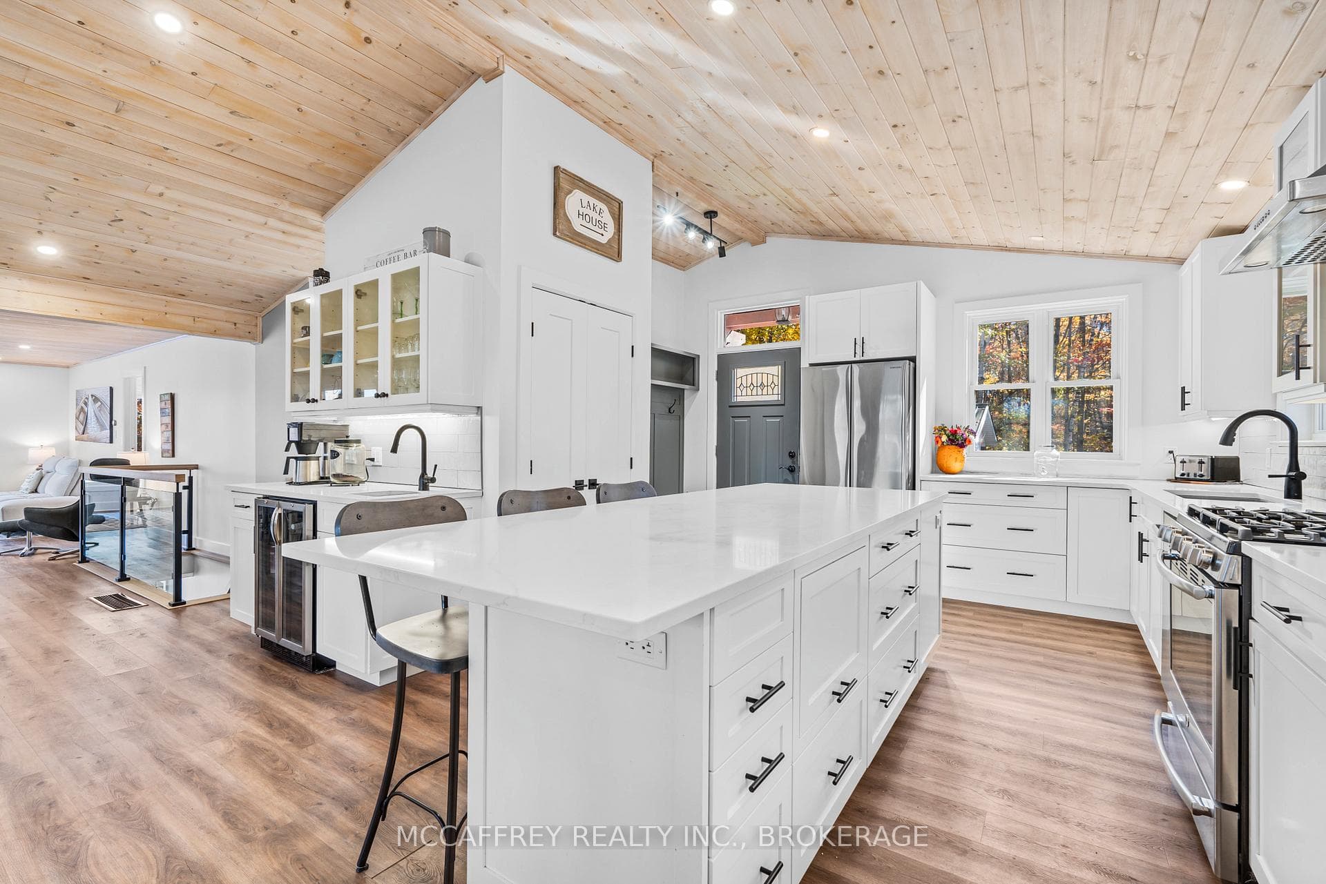 1140 Phillips Lane photo 8