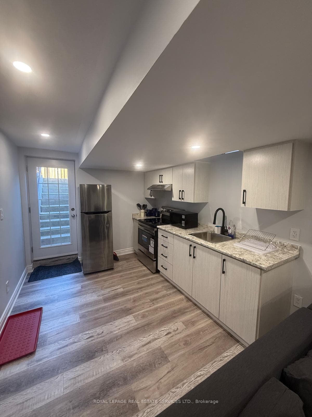 492 Downes Jackson Heights Unit Bsmt photo 6