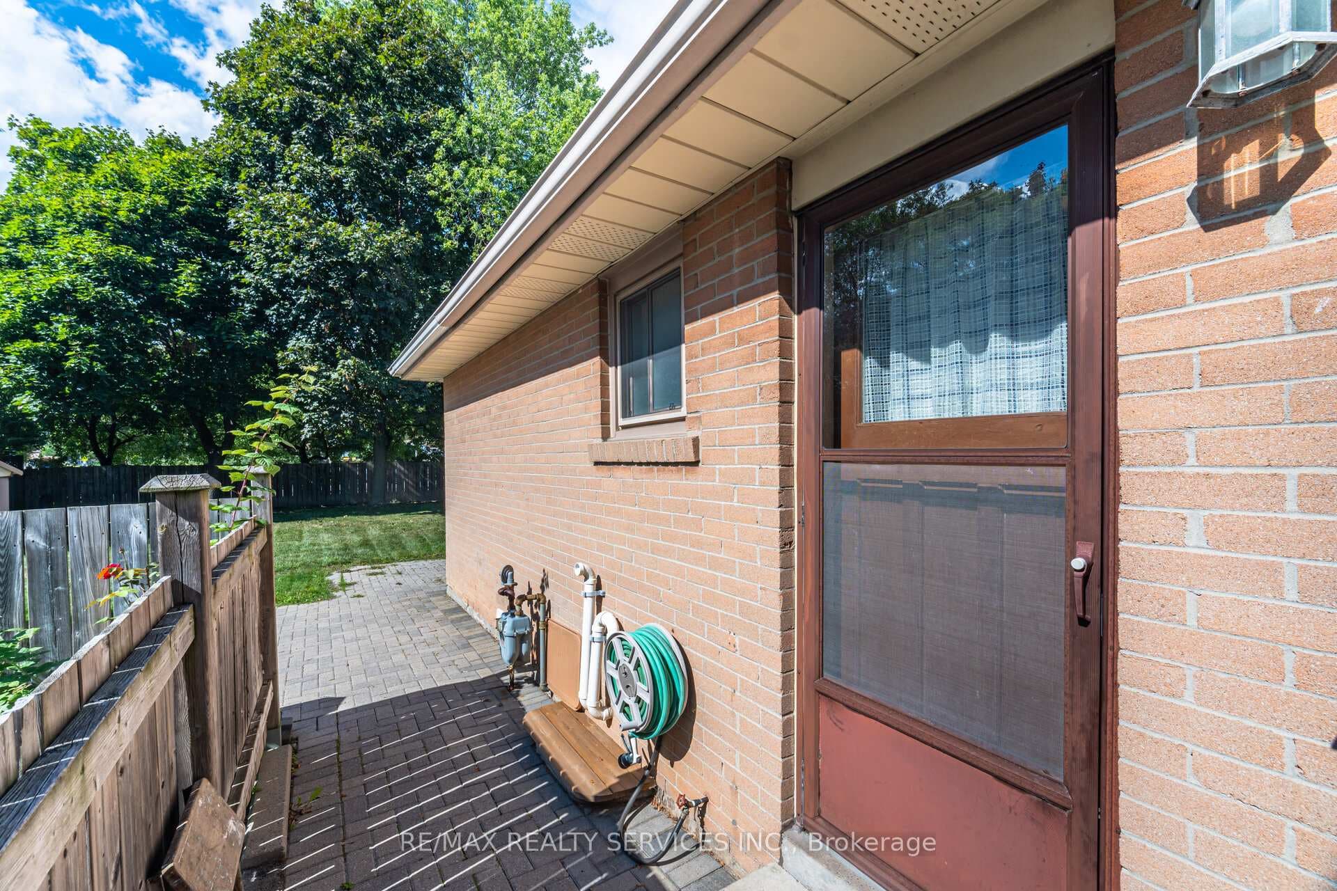57 Esplanade Road photo 41