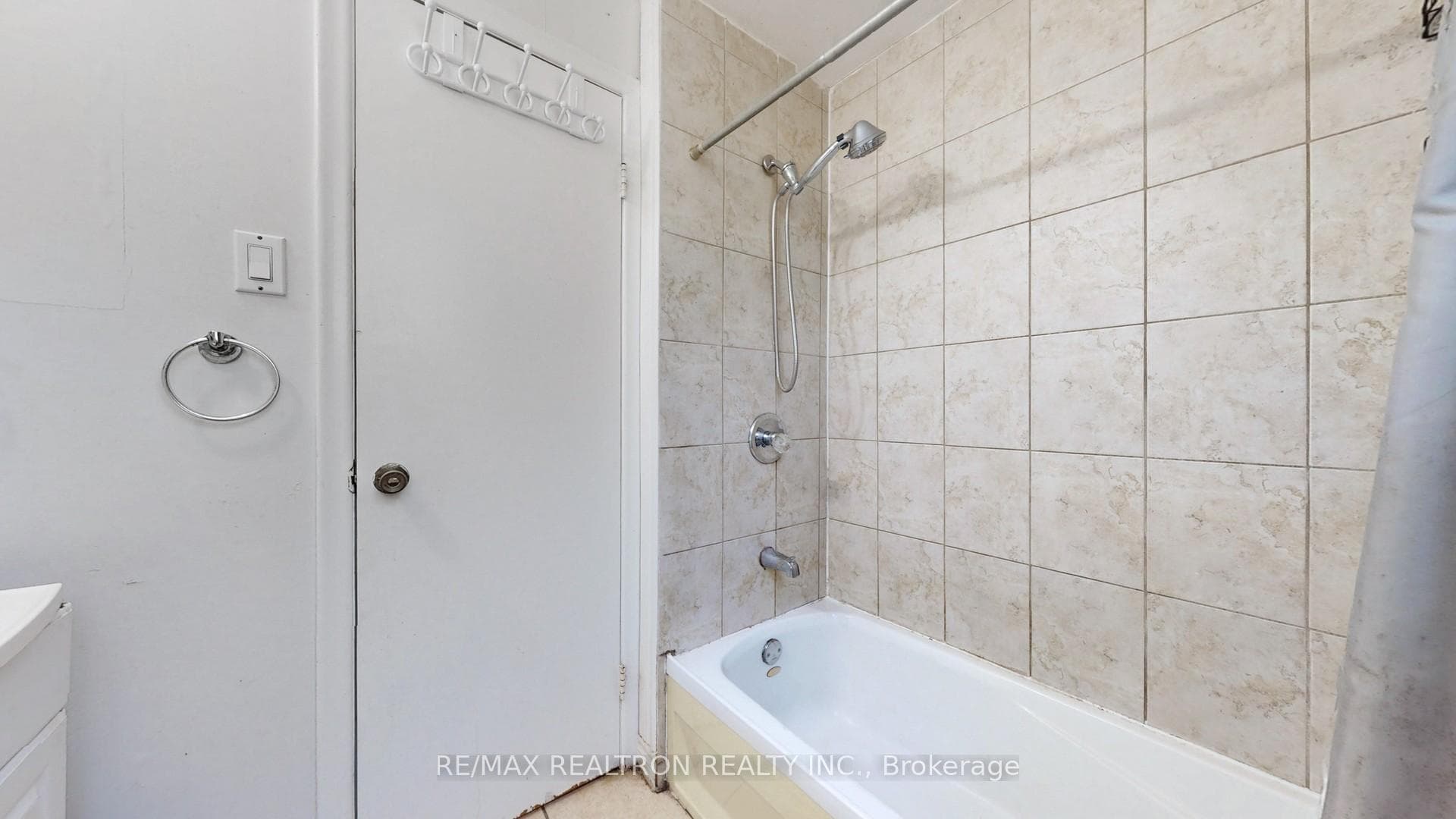 16 Flavian Crescent photo 14