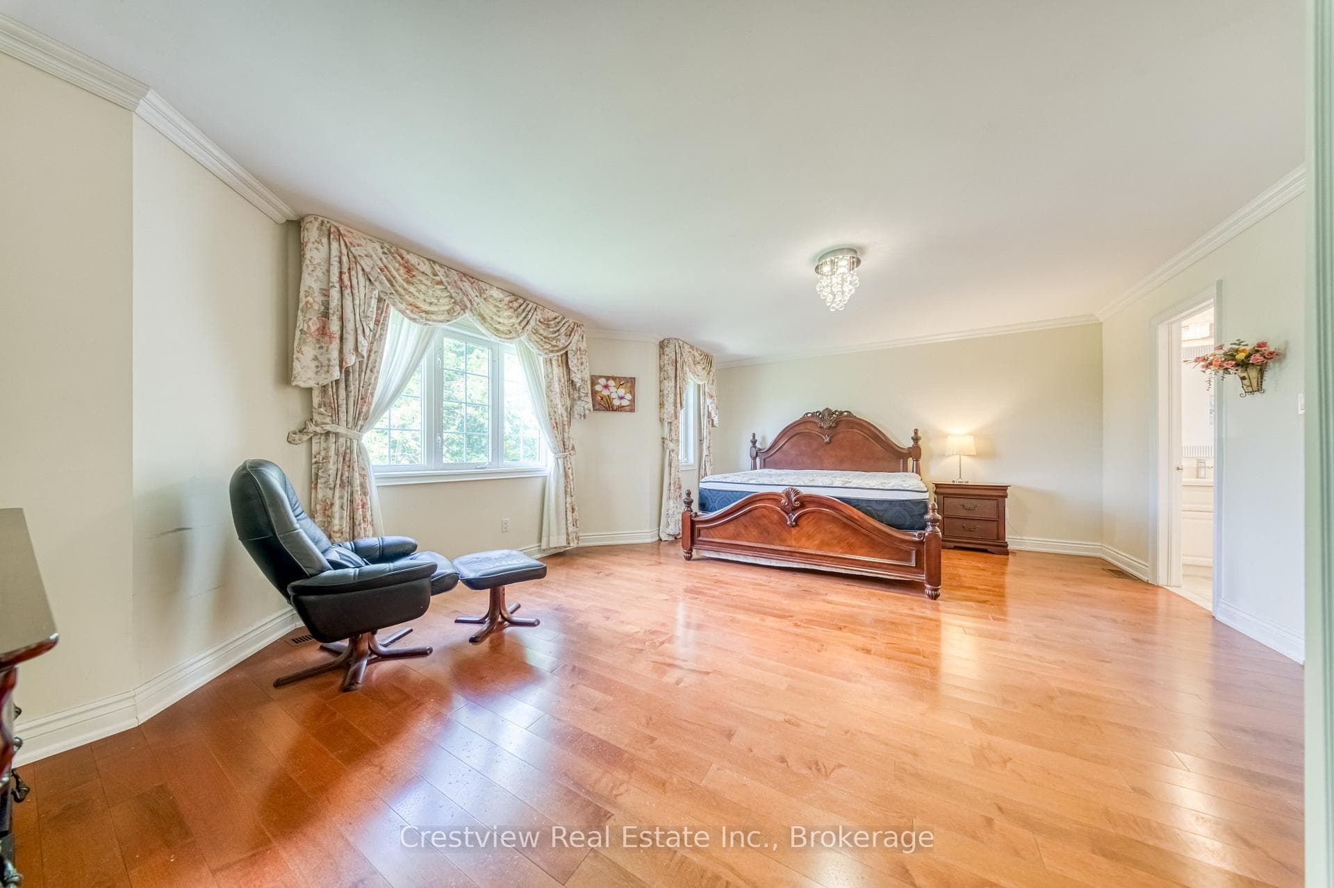 212 Pleasant Avenue photo 17