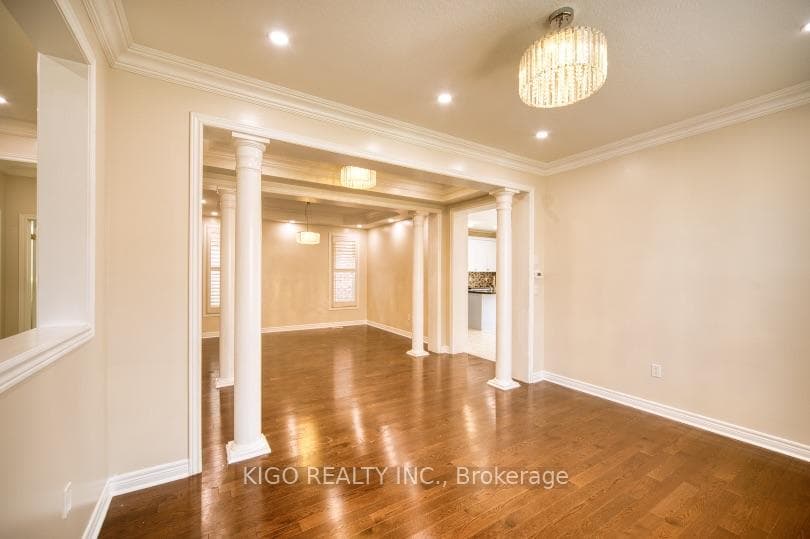 548 Wasaga Crescent photo 13