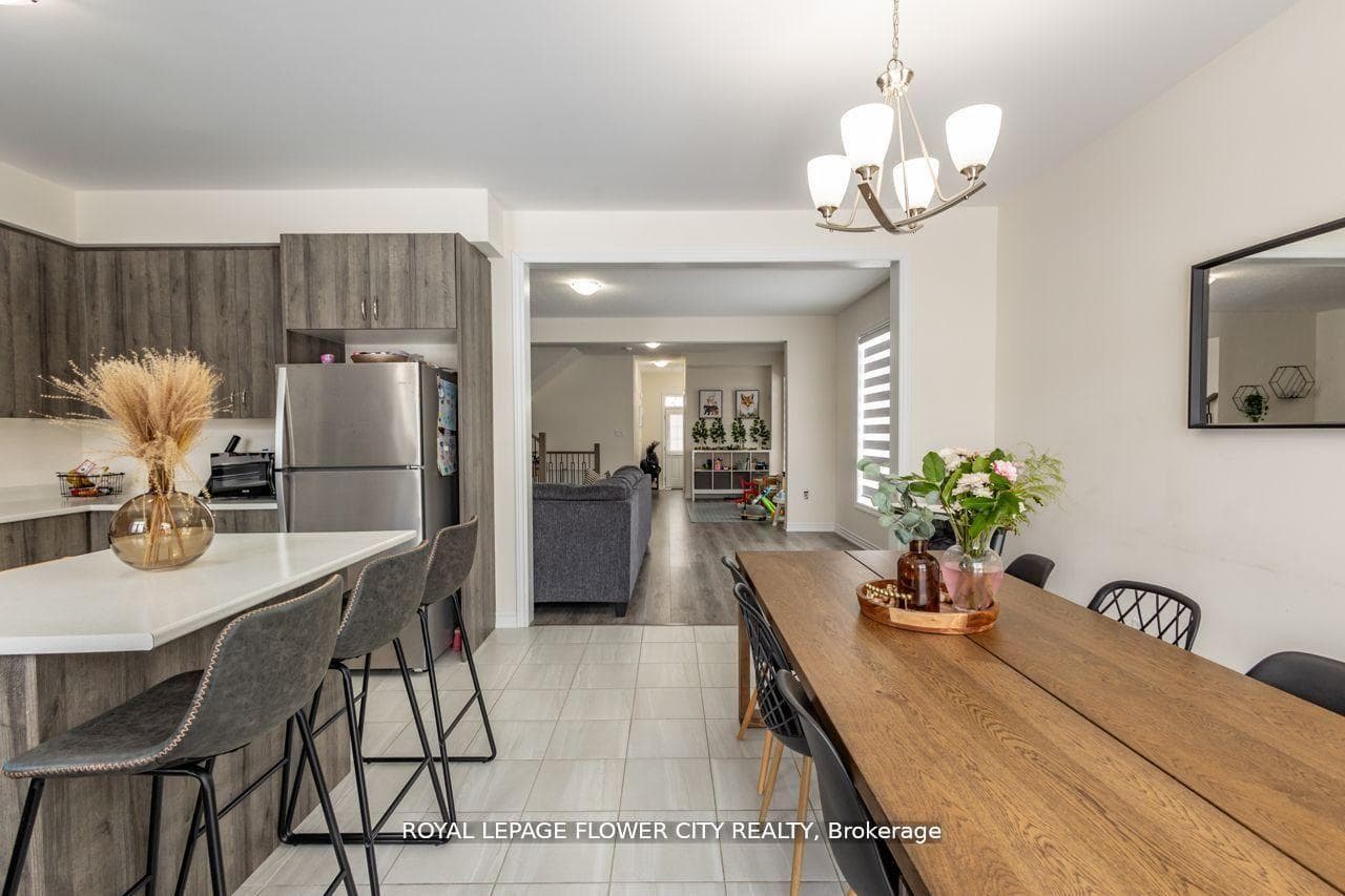13 Ferragine Crescent photo 14