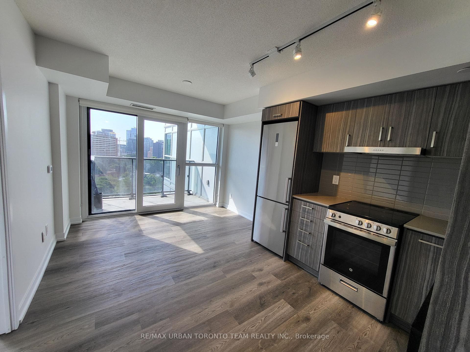 219 Dundas Street Unit 1212 photo 4
