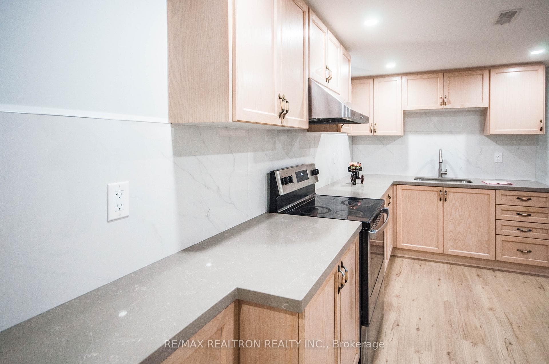 87 Garham Crescent photo 13