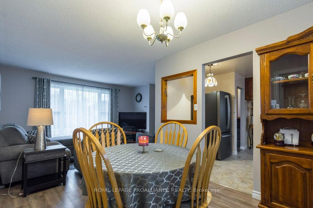 262 BARRETT Boulevard photo 8