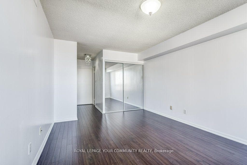 88 Corporate Drive Unit 1817 photo 23