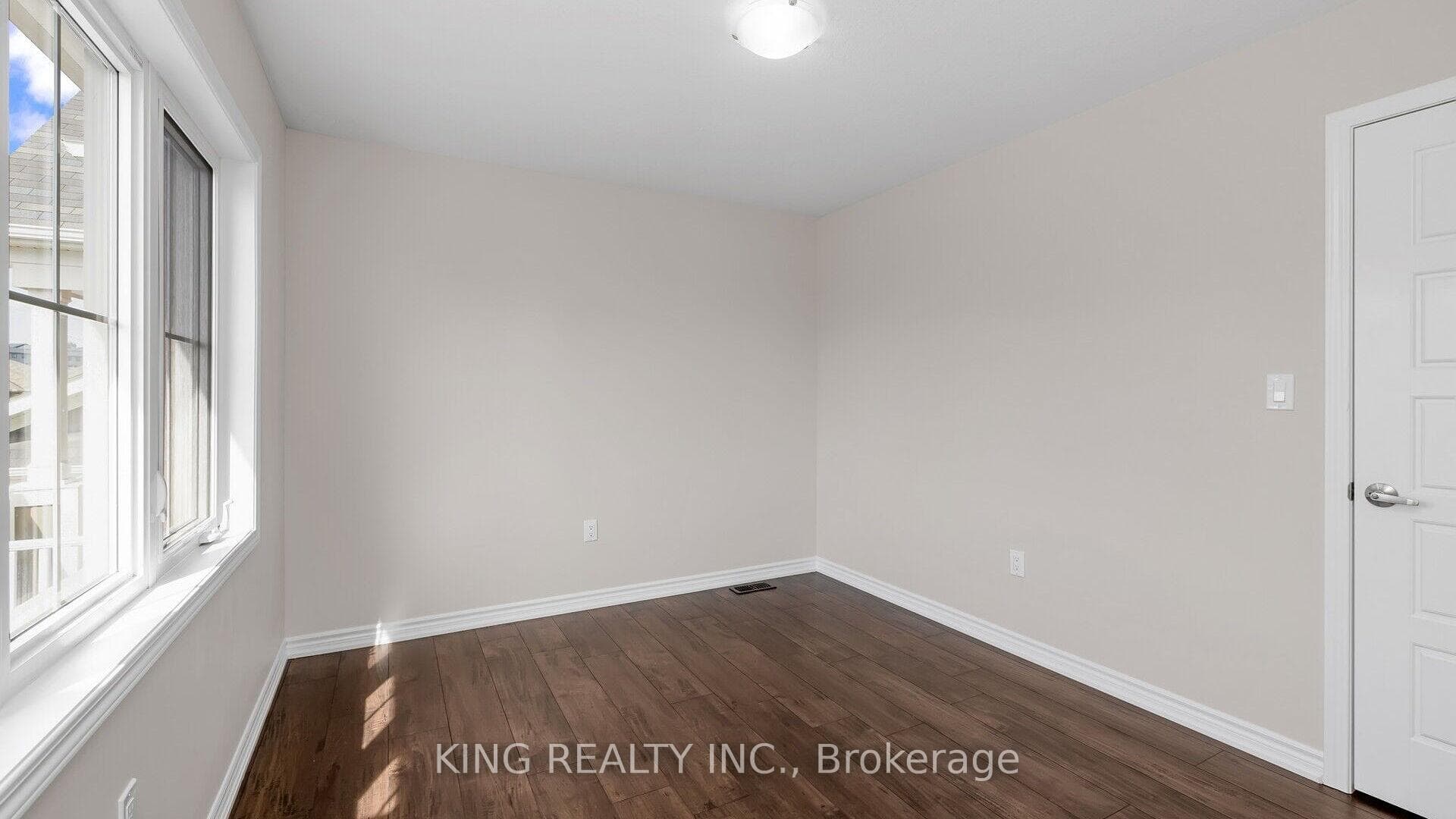 44 Wannamaker Crescent photo 31