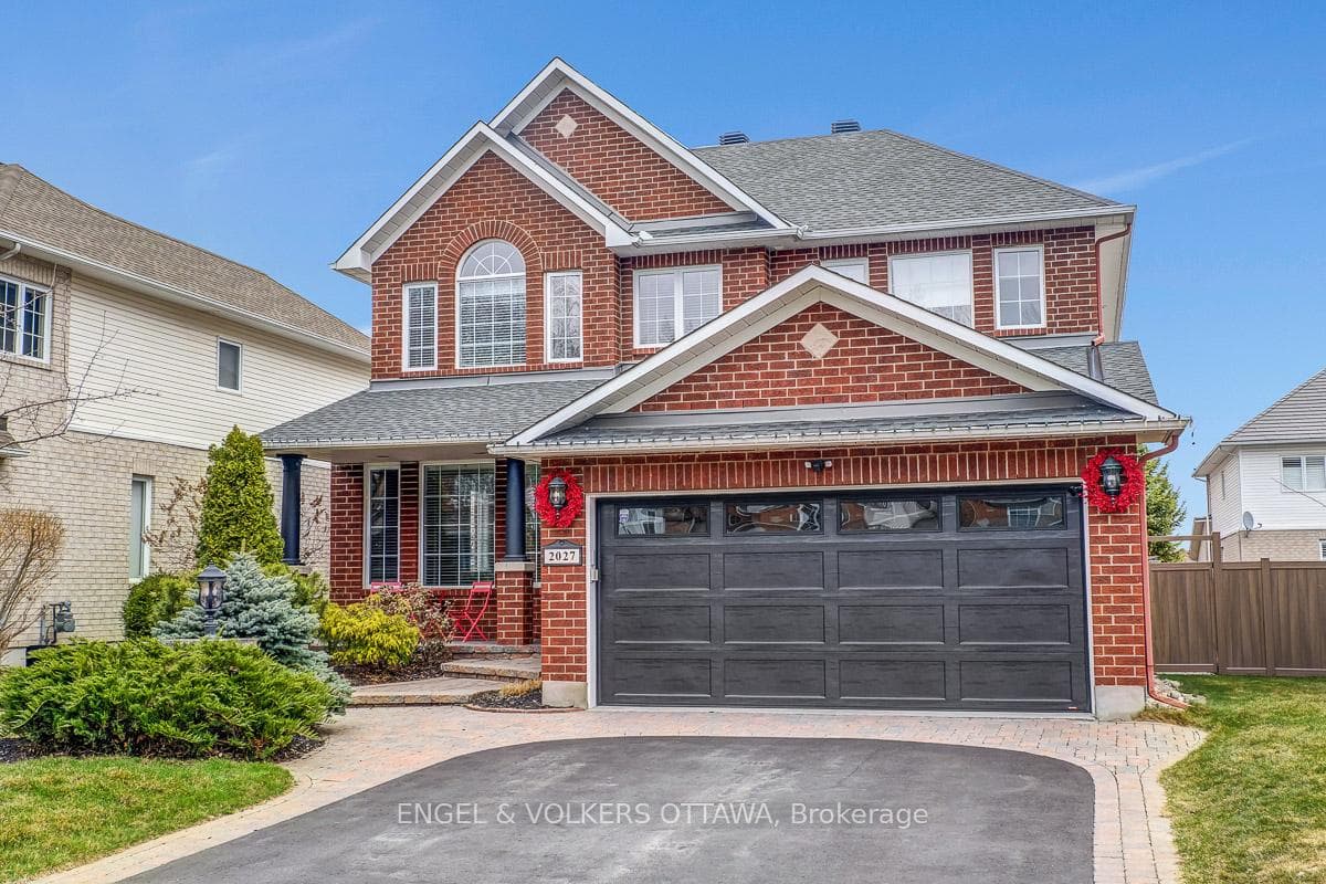 2027 Silver Pines Crescent photo 2