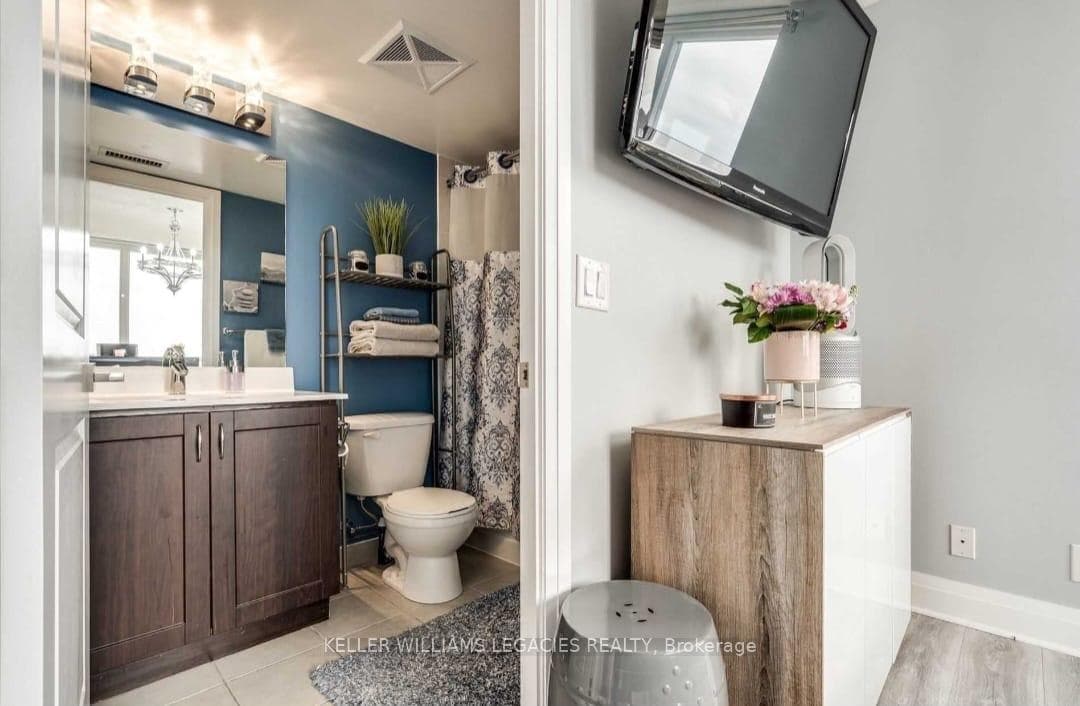 1 De Boers Drive Unit 805 photo 16