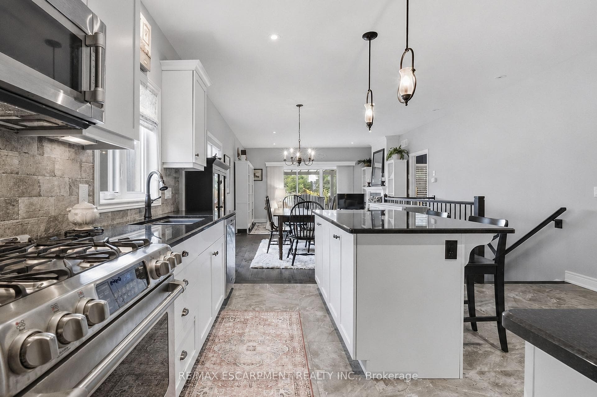 33 Pierpoint Drive photo 10