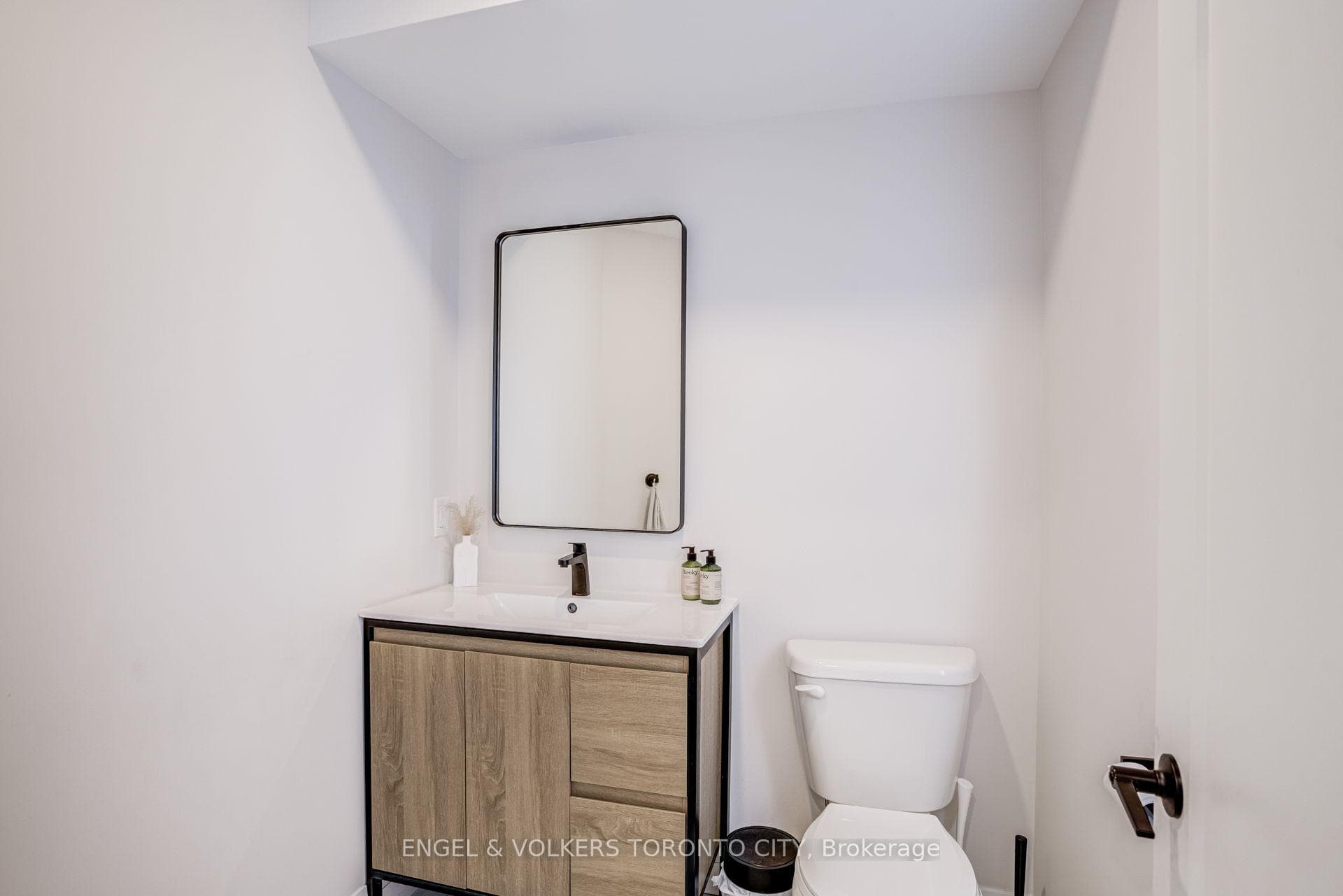 40 Glenview Avenue photo 16