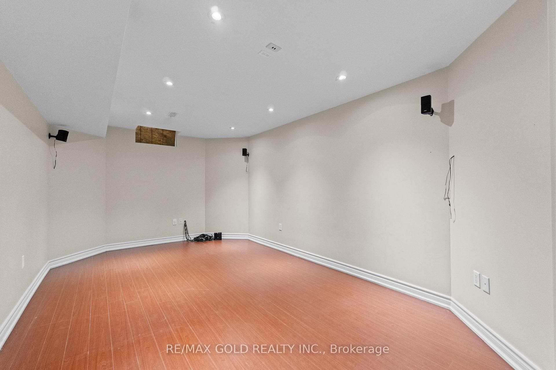 2 Revelstoke Place photo 44