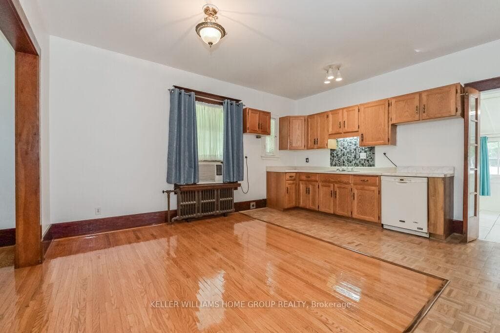 560 St David Street photo 14