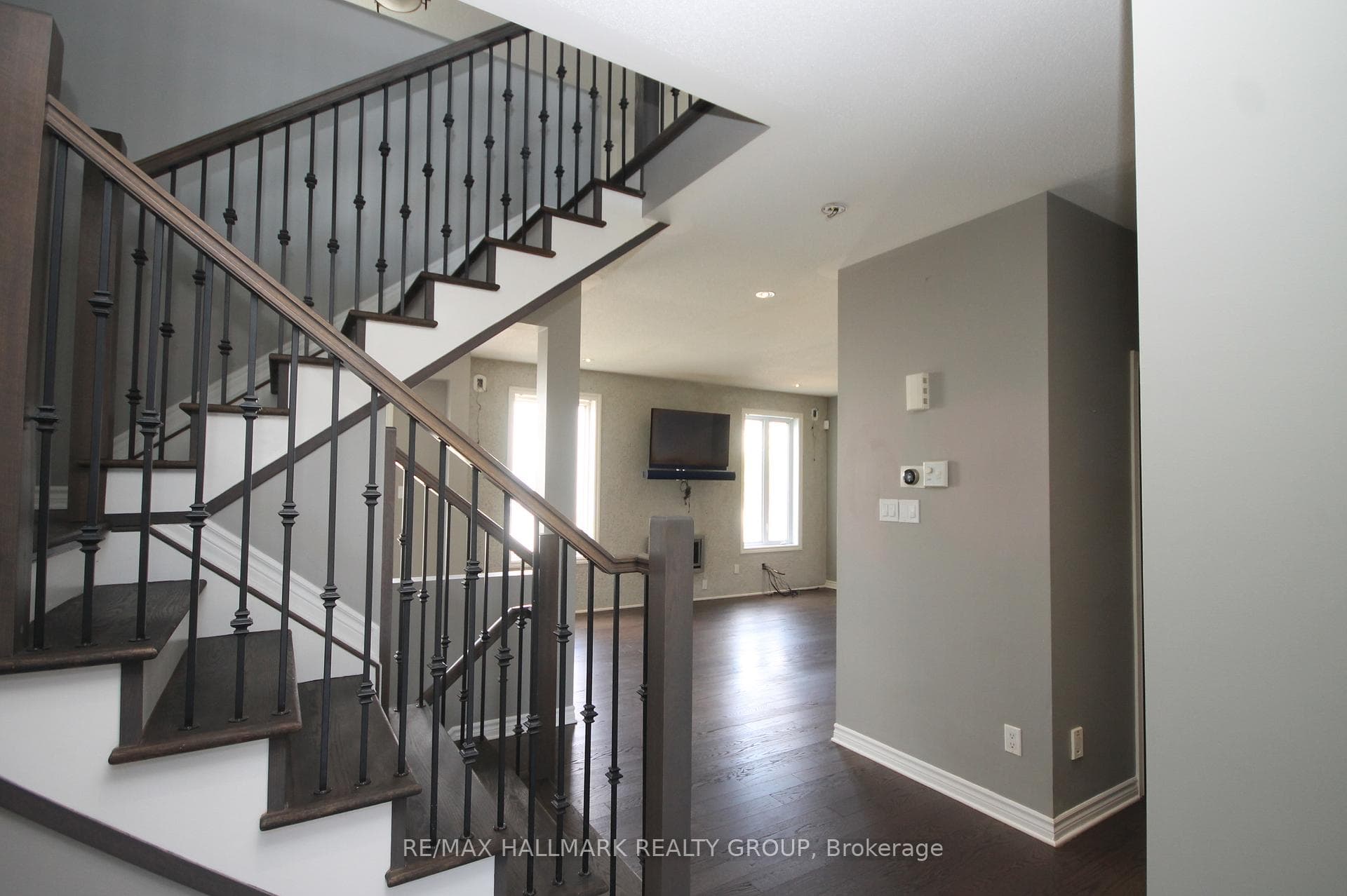 322 FAIRLAKES Way photo 17